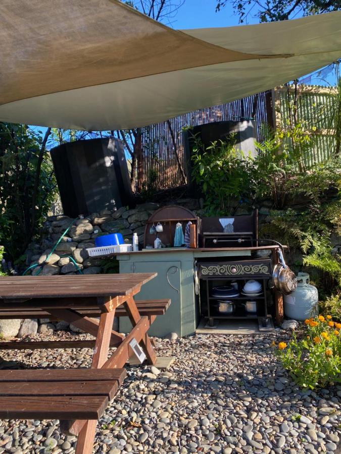 מלון Pohara Omarama Oasis - Permaculture Glamping מראה חיצוני תמונה