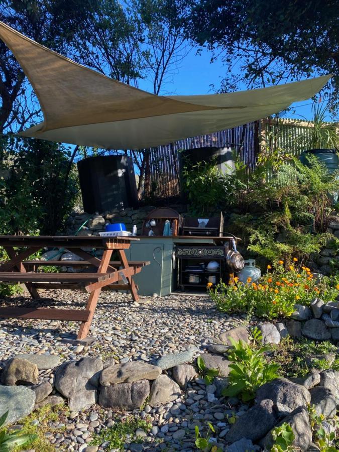 מלון Pohara Omarama Oasis - Permaculture Glamping מראה חיצוני תמונה