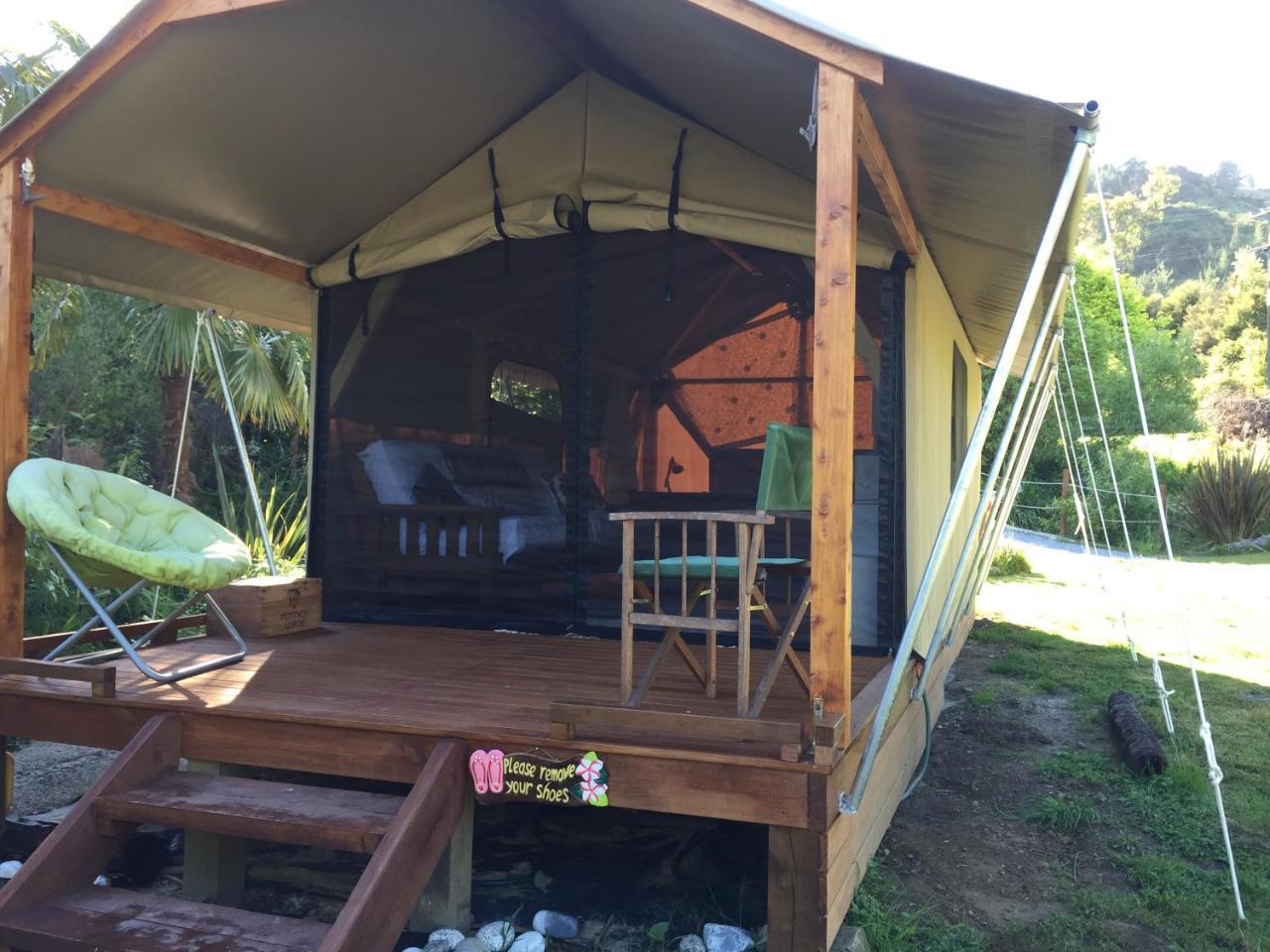 מלון Pohara Omarama Oasis - Permaculture Glamping מראה חיצוני תמונה