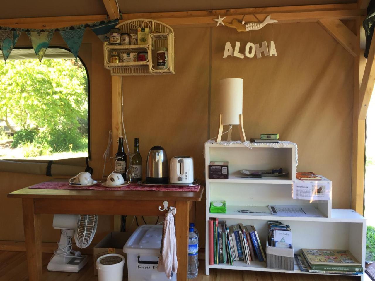 מלון Pohara Omarama Oasis - Permaculture Glamping מראה חיצוני תמונה