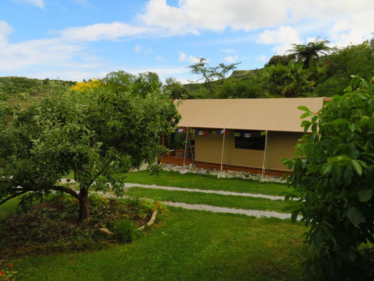 מלון Pohara Omarama Oasis - Permaculture Glamping מראה חיצוני תמונה