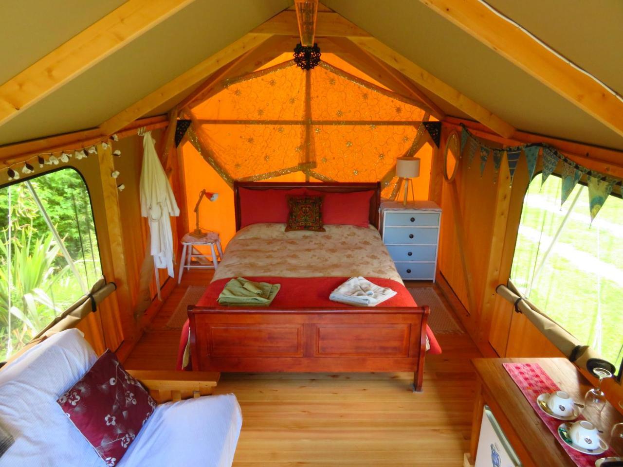 מלון Pohara Omarama Oasis - Permaculture Glamping מראה חיצוני תמונה