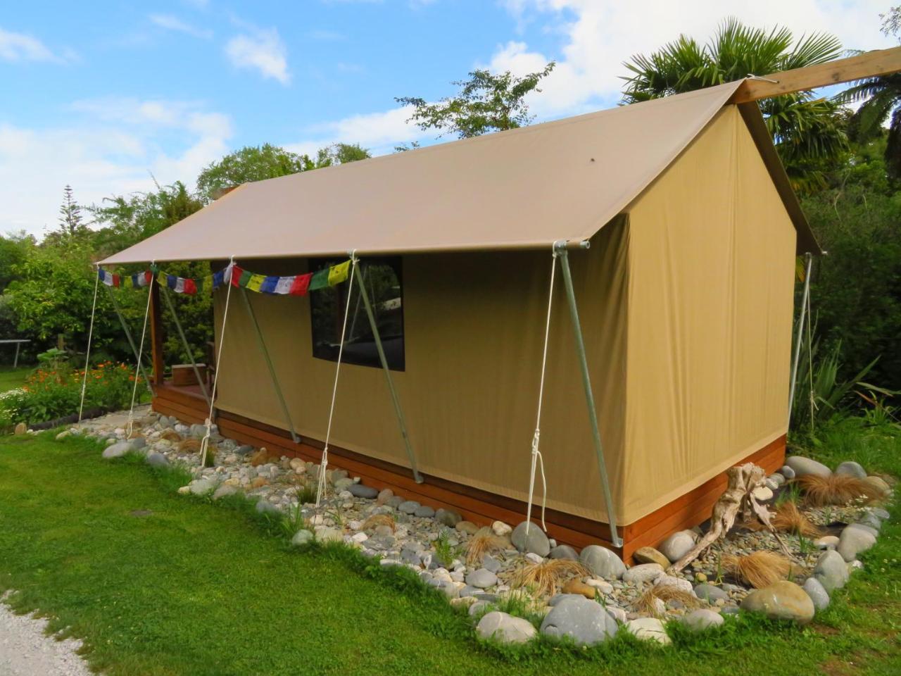 מלון Pohara Omarama Oasis - Permaculture Glamping מראה חיצוני תמונה